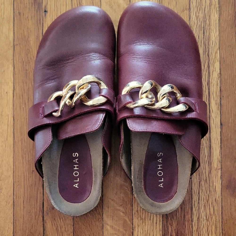 Alohas Women's Burgundy and Gold Chain Mules Clogs